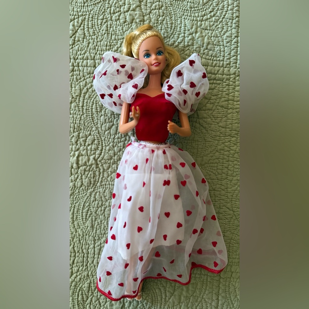Vintage Barbie 1983 Loving You RARE Mattel Doll in Red and White Heart Dress - Picture 2 of 3